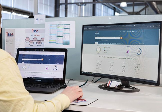 seo marketer using seo software